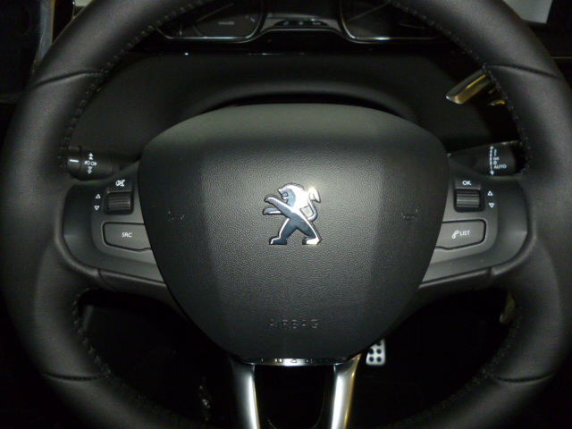 ステアリングスイッチ