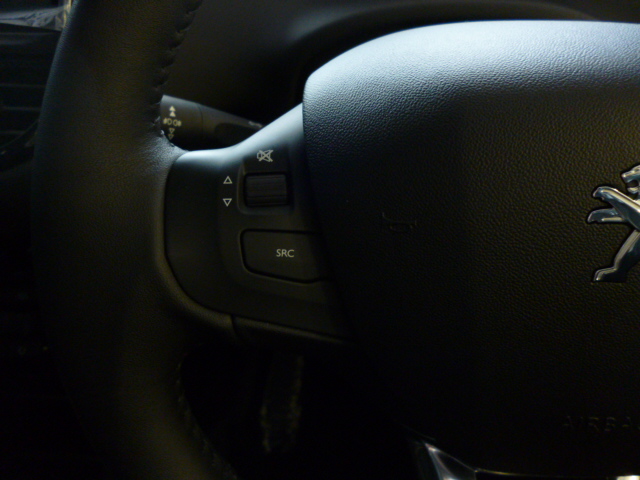 ステアリングスイッチ