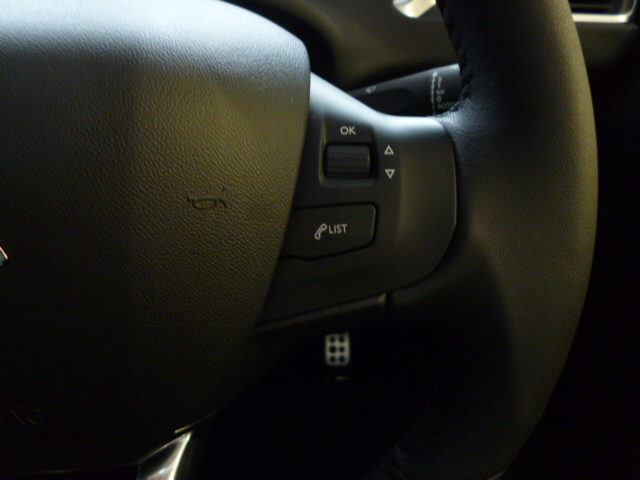 ステアリングスイッチ