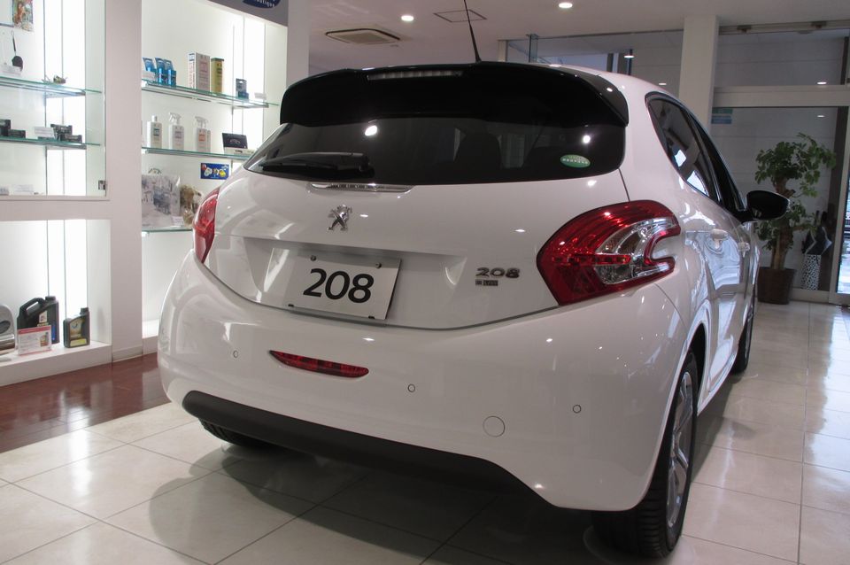 NEW　PEUGEOT　208