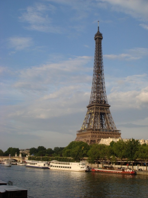 夏季休暇のご案内です。