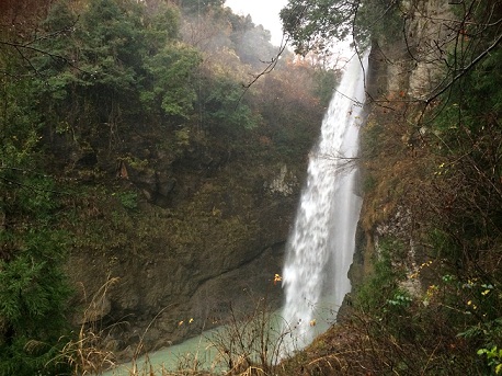 白山麓の綿ヶ滝