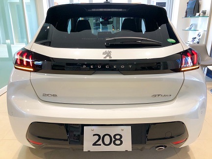 NEW PEUGEOT 208 DEBUT FAIR