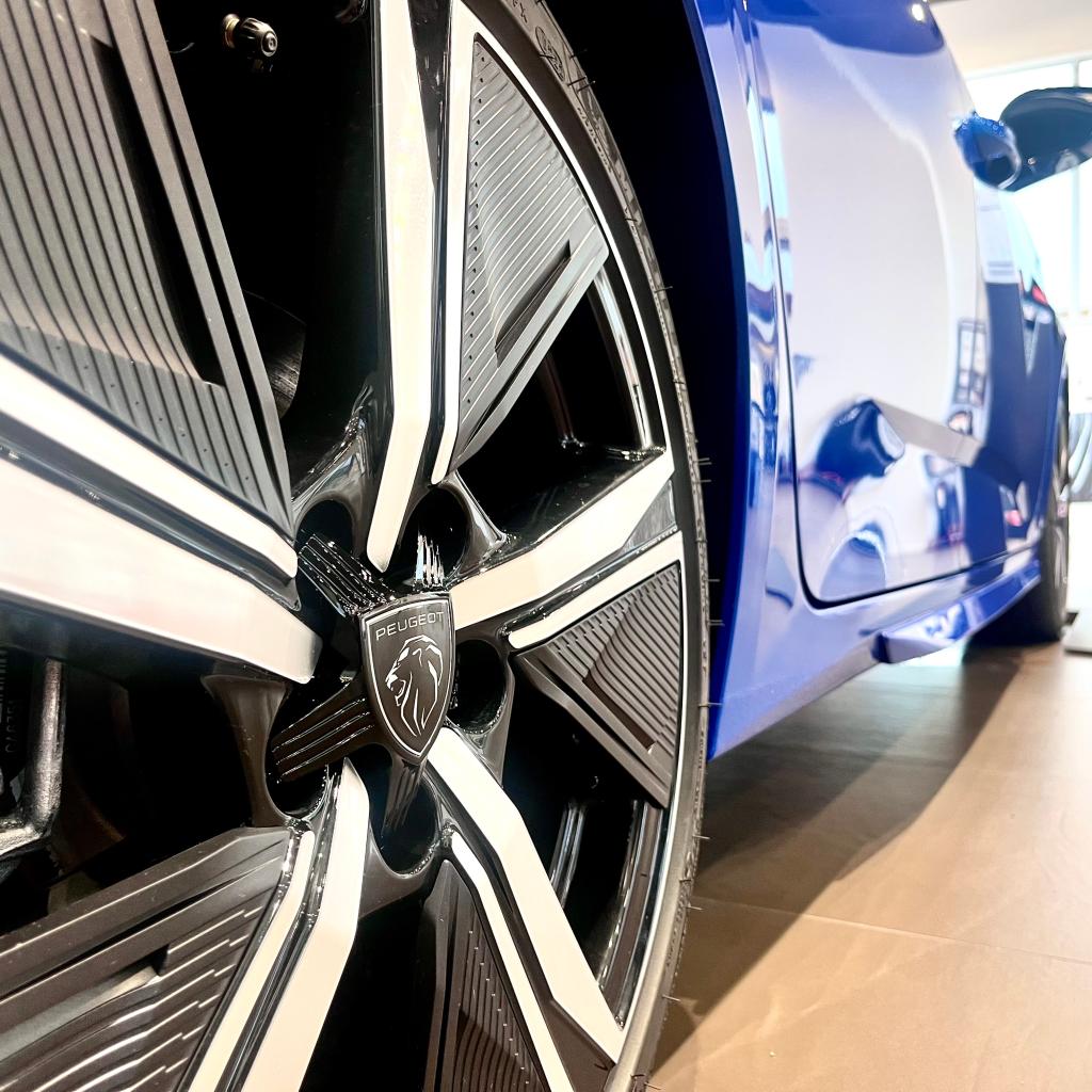 展示車【NEW308GT HYBRID】のご紹介🚗