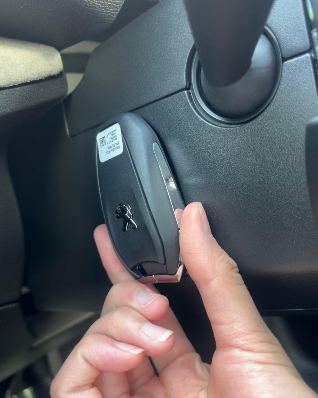 キーの電池がない！エンジンがかからない！💦