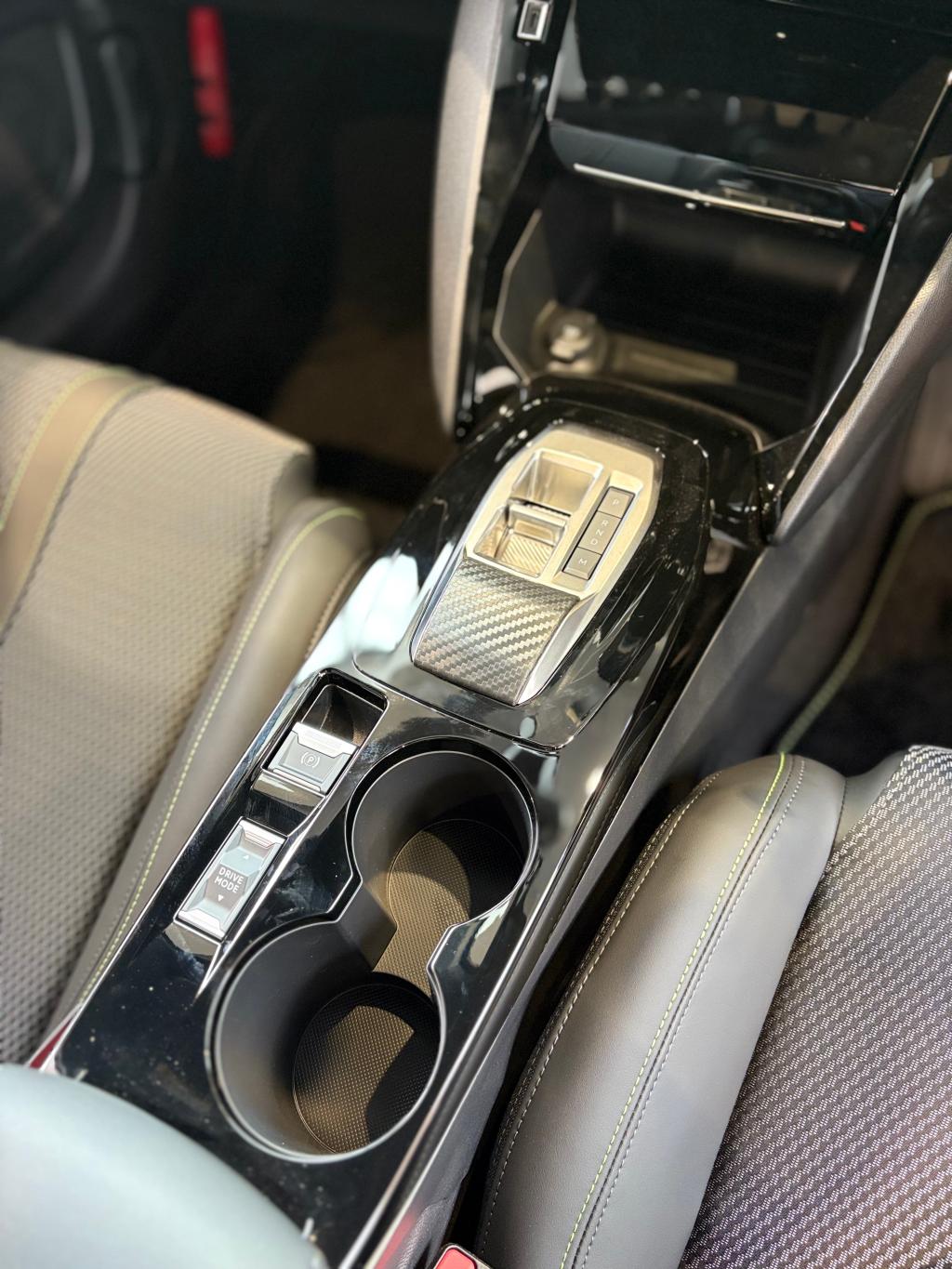 208GT HYBRIDエリクサー・レッド展示中❤️