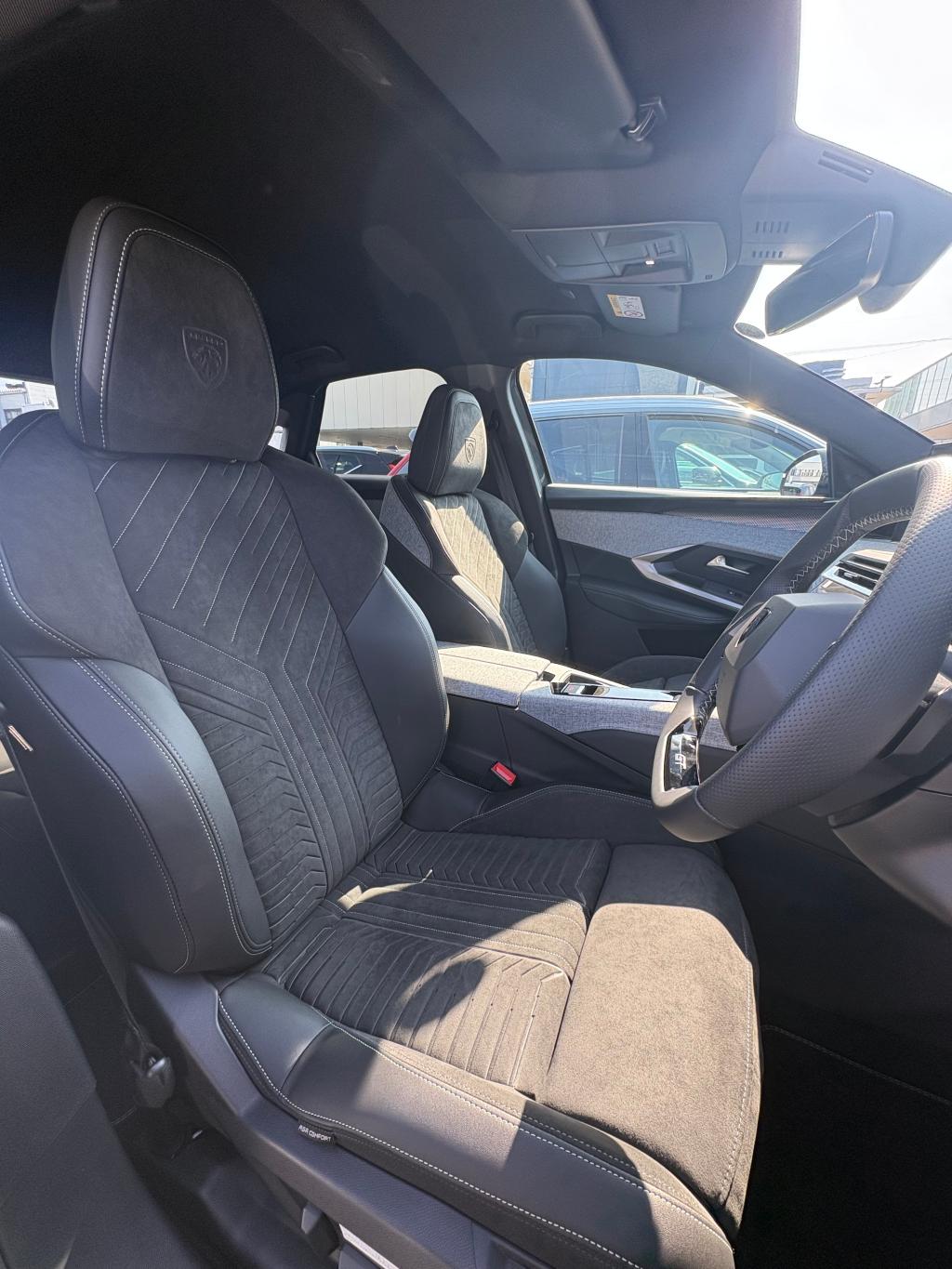 NEW E3008 デビュー💫試乗車あります😼