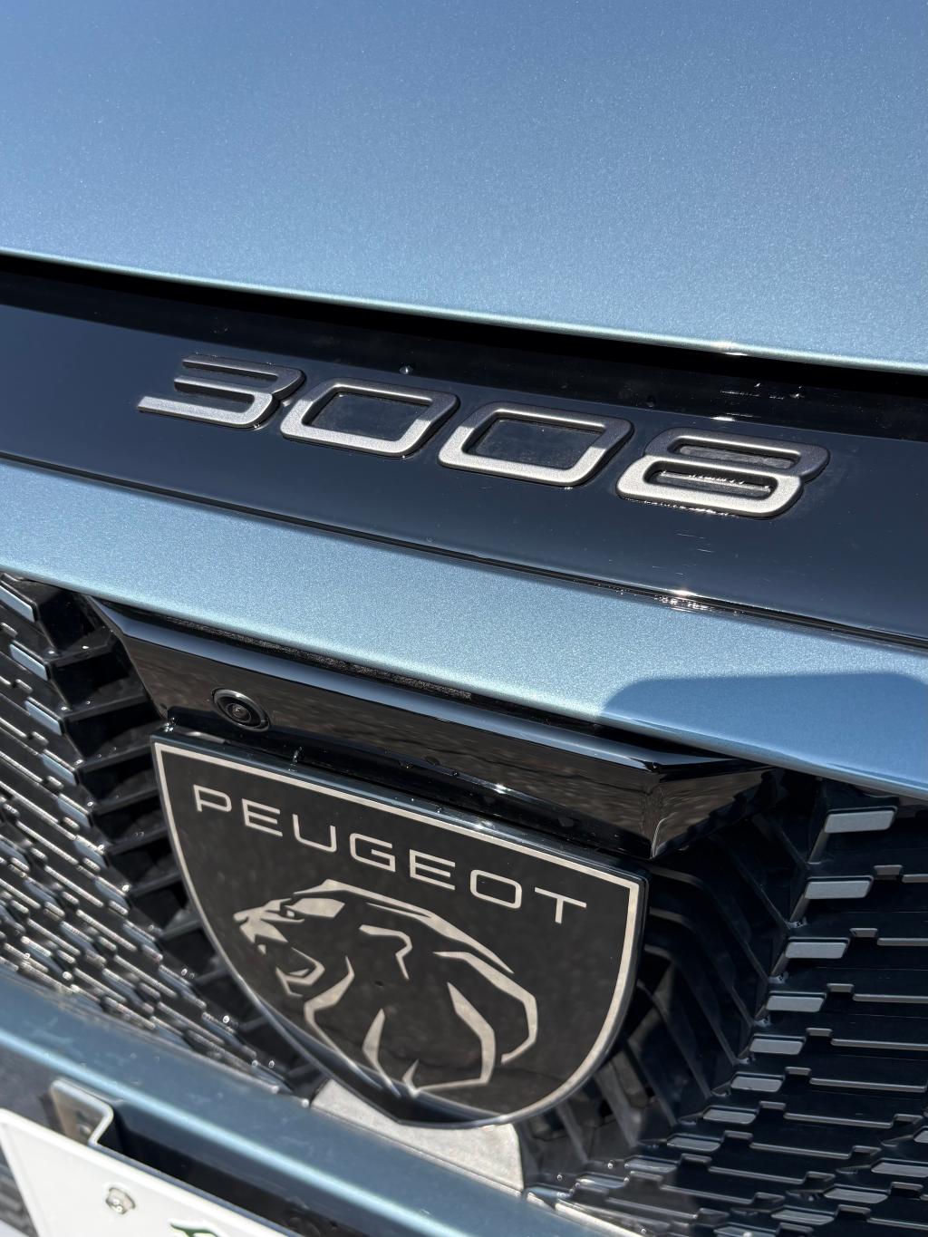 NEW E3008 デビュー💫試乗車あります😼