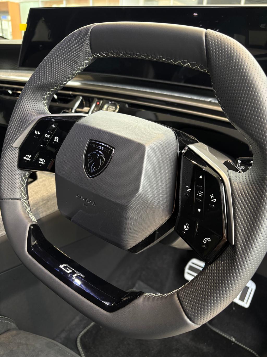 ⭐️NEW 5008 デビュー⭐️試乗車ご用意してます！